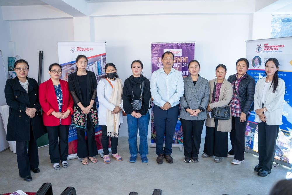 Dignitaries with women street vendors in Kohima on November 18.